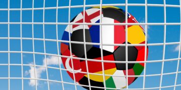 pallone da calcio europeo in rete