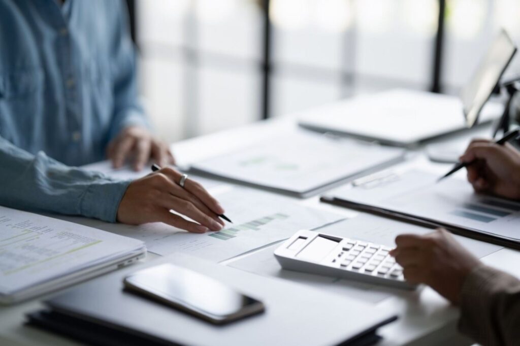 Luxembourg wealth management services with asset management professionals advising investors and clients