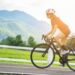 Tour-de-France-2026-Peloton erklimmt eine Bergetappe, umgeben von Tausenden von Fans am Straßenrand