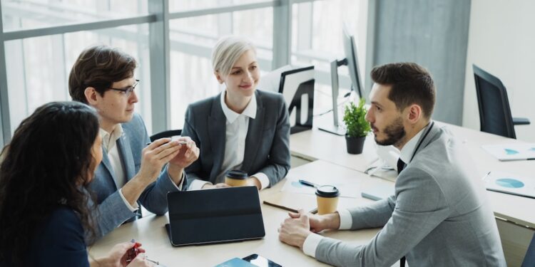 professional-woman-meeting-unsplash - EUwebzine A senior diplomat at a conference table during a meeting that reflects the quiet intensity of EU diplomacy in late summer