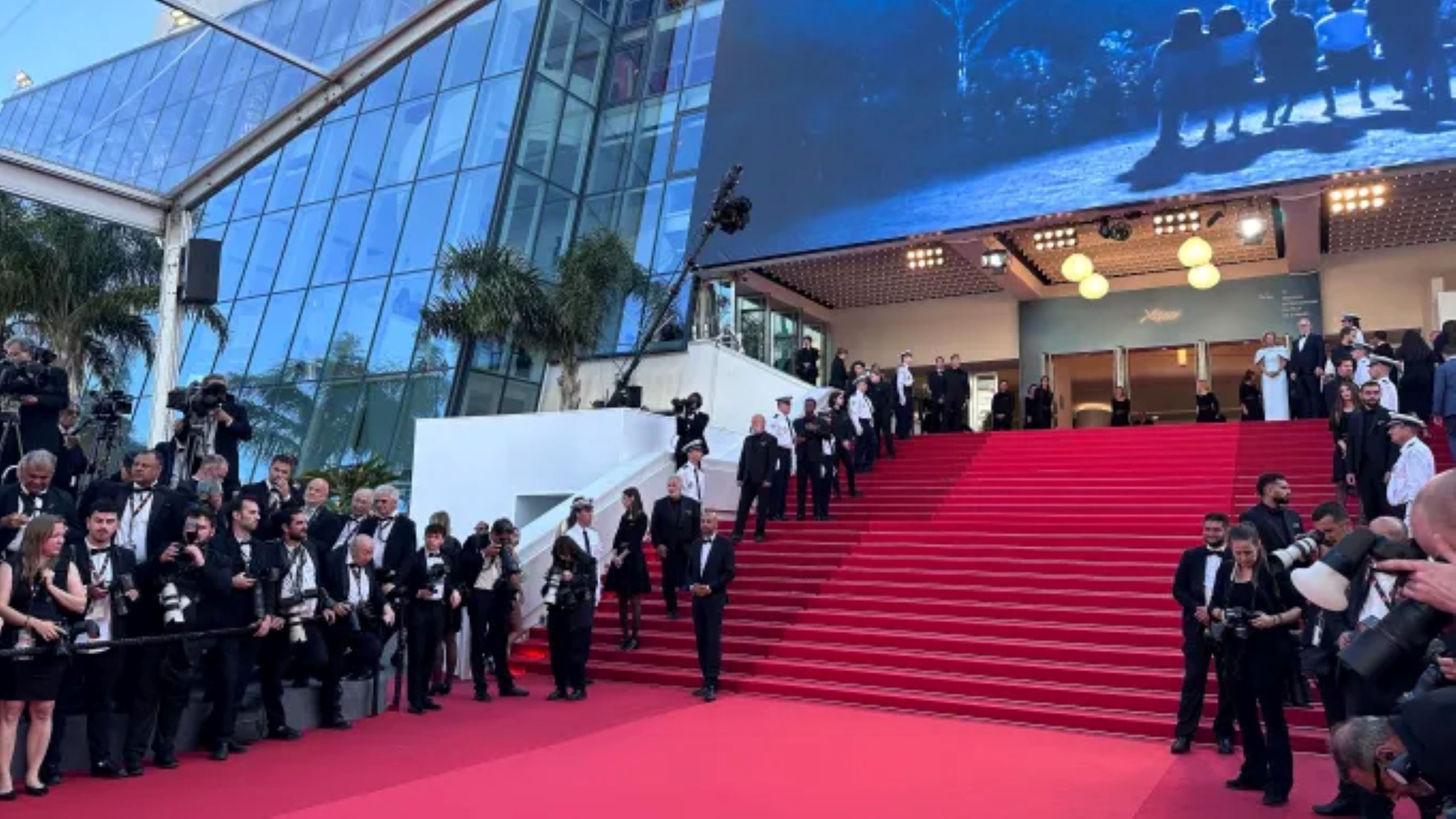 Croisette del Festival di Cannes con professionisti dell'industria cinematografica che partecipano al Marché du Film 2026