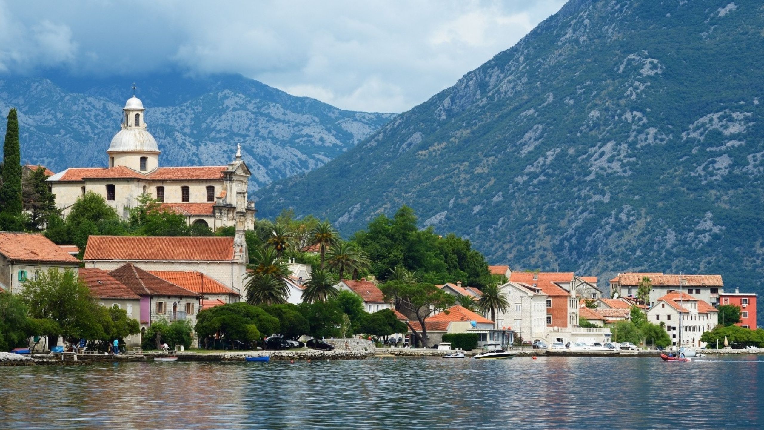 Lago Ohrid, Macedónia do Norte, local de património da UNESCO, destino de verão